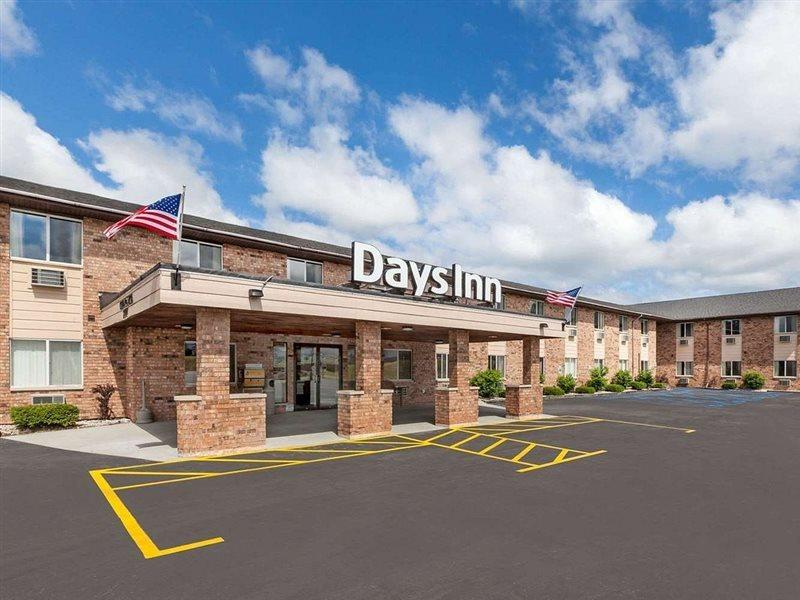 Baymont By Wyndham Manistee Hotel Buitenkant foto