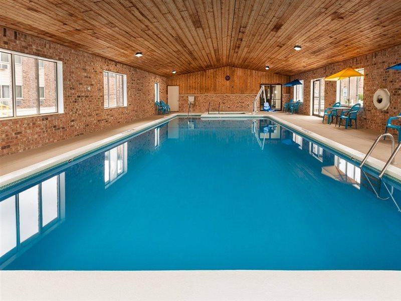 Baymont By Wyndham Manistee Hotel Buitenkant foto