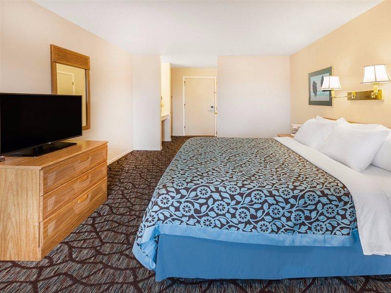 Baymont By Wyndham Manistee Hotel Buitenkant foto