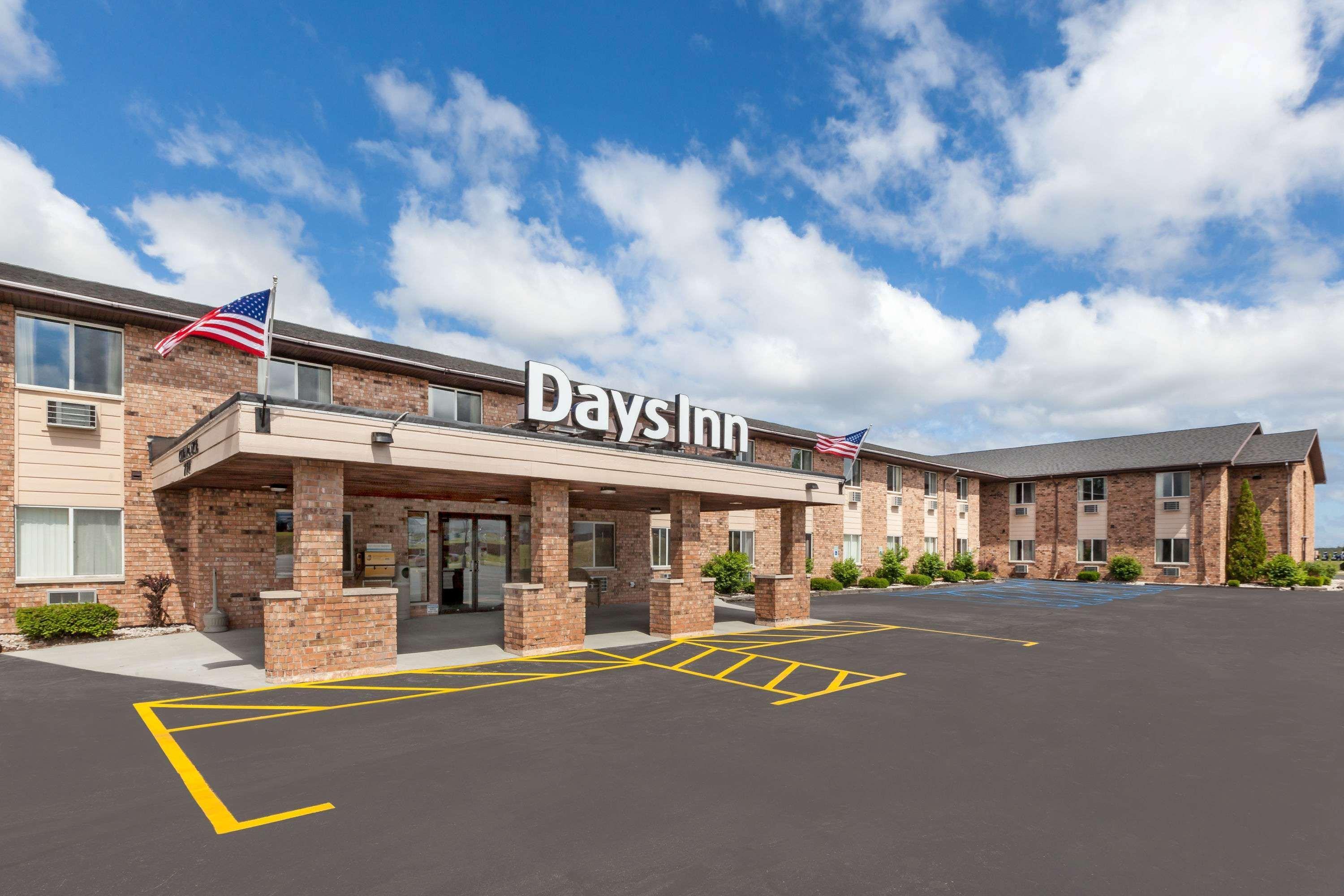 Baymont By Wyndham Manistee Hotel Buitenkant foto