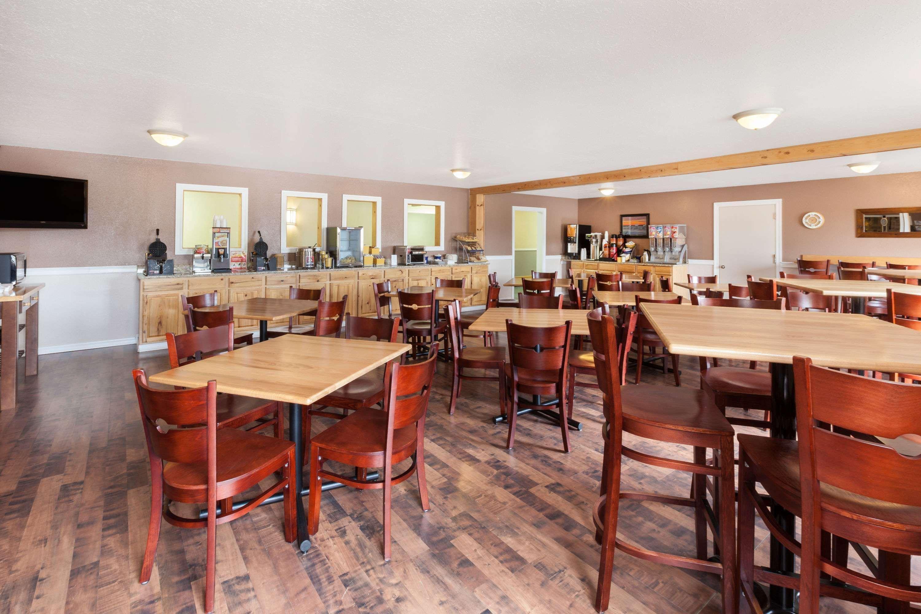 Baymont By Wyndham Manistee Hotel Buitenkant foto
