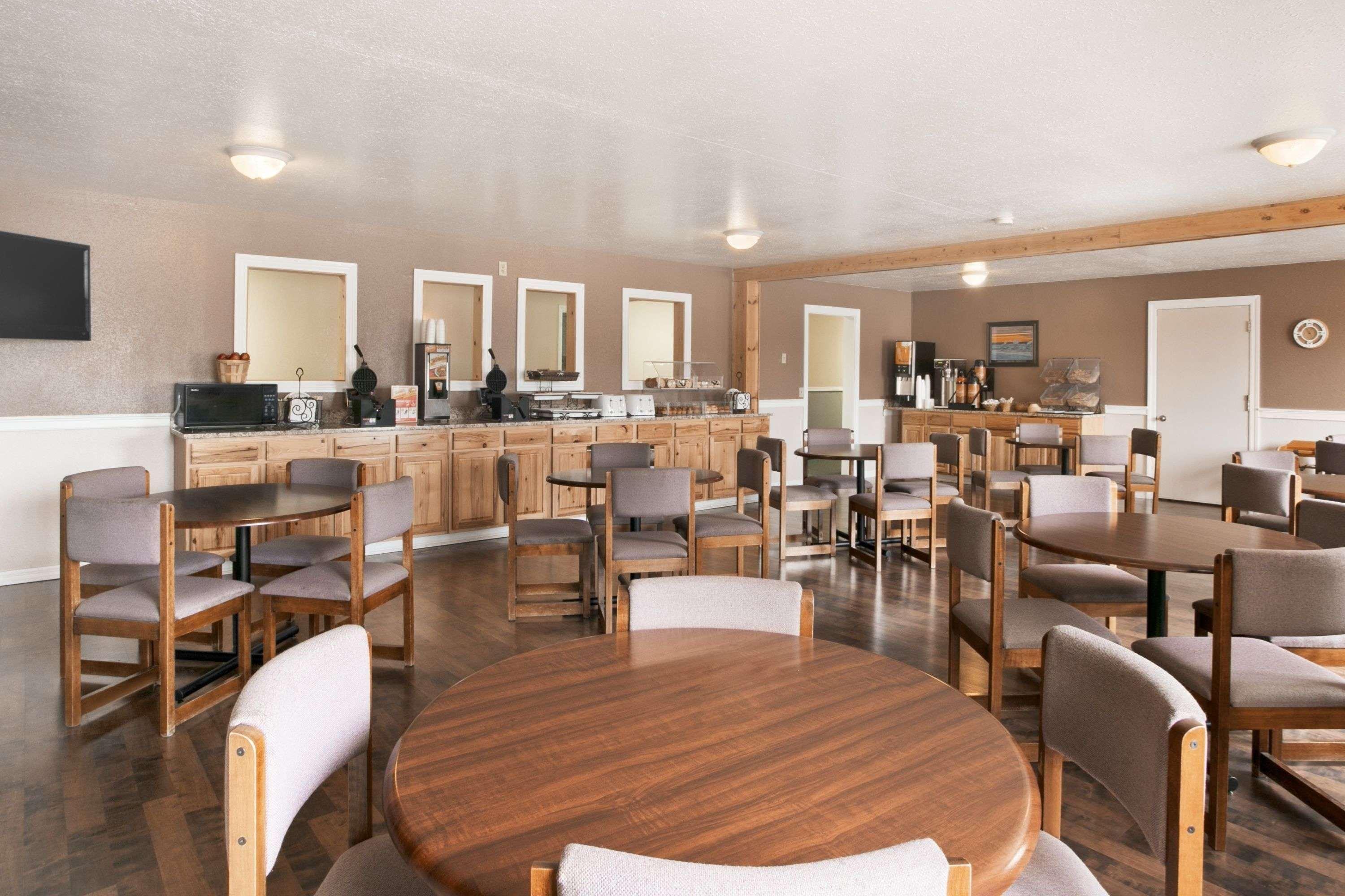 Baymont By Wyndham Manistee Hotel Buitenkant foto