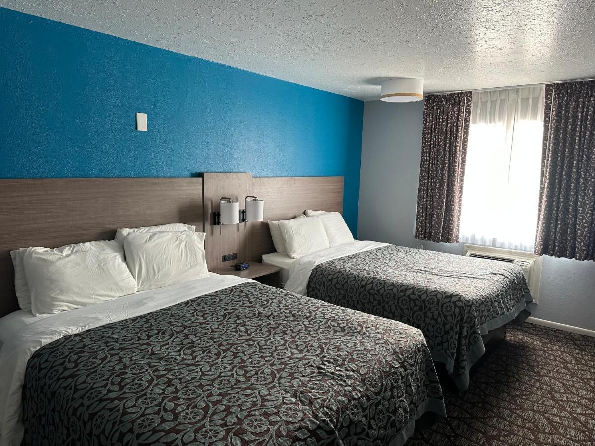 Baymont By Wyndham Manistee Hotel Buitenkant foto