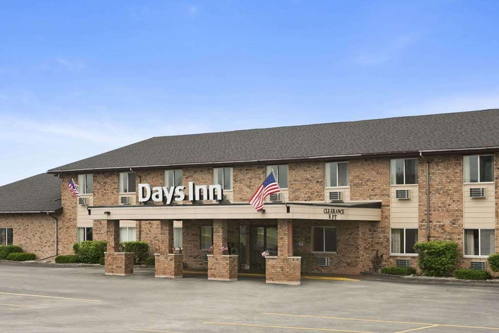 Baymont By Wyndham Manistee Hotel Buitenkant foto